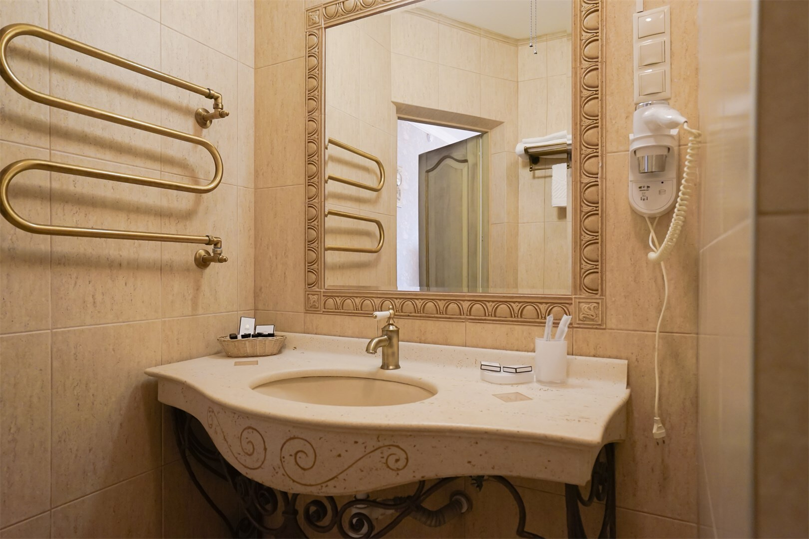 Standart Premium Gold, Main Building
