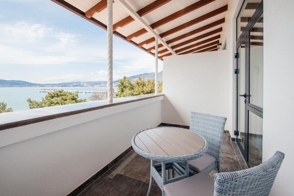 Стандарт 2-местный с балконом и видом на море