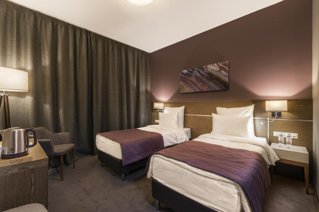 Посмотреть в галерее Junior Suite, вид на Олимпийскую деревню (2 этаж)