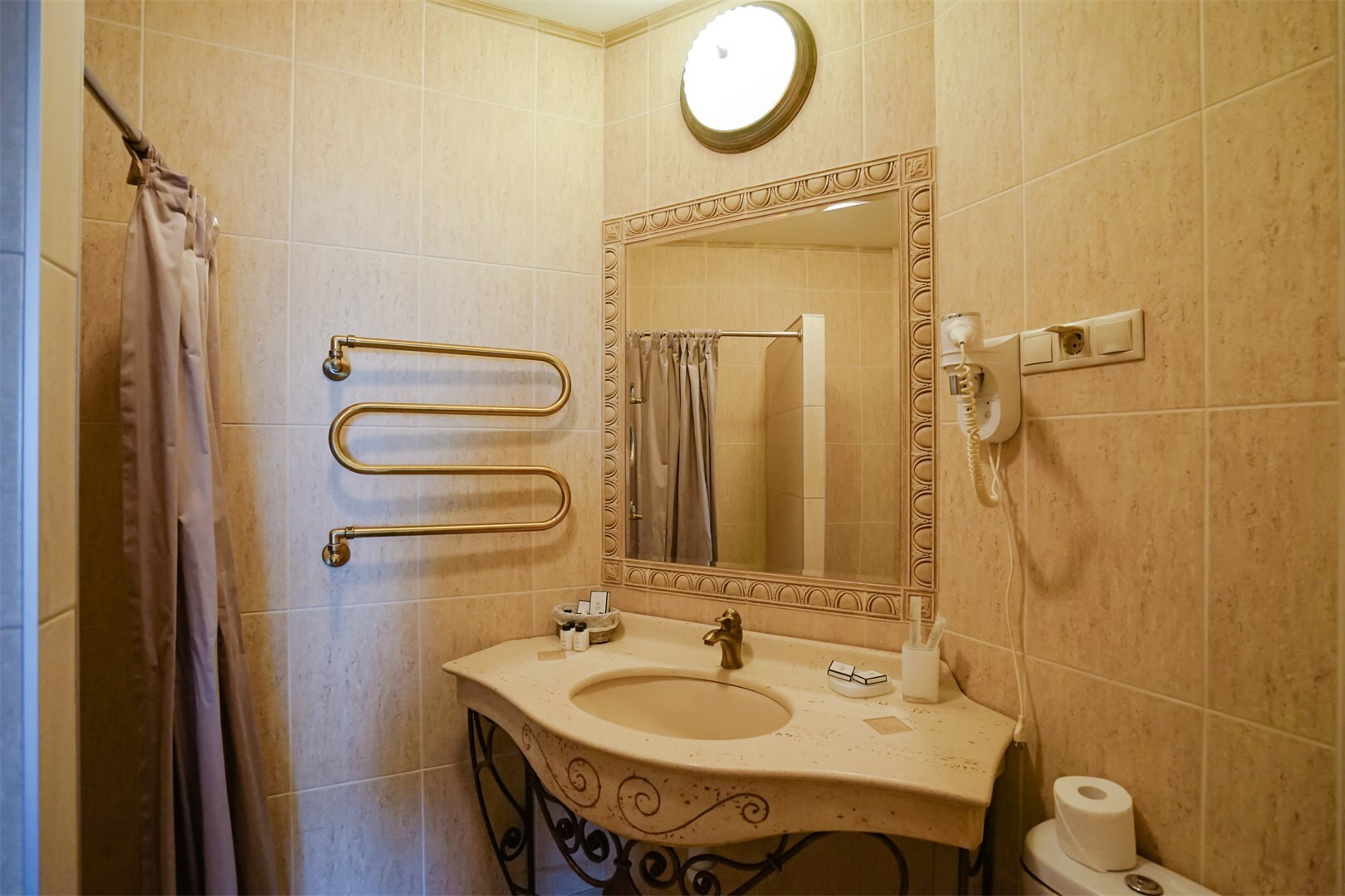 Standart Premium Business, Main Building