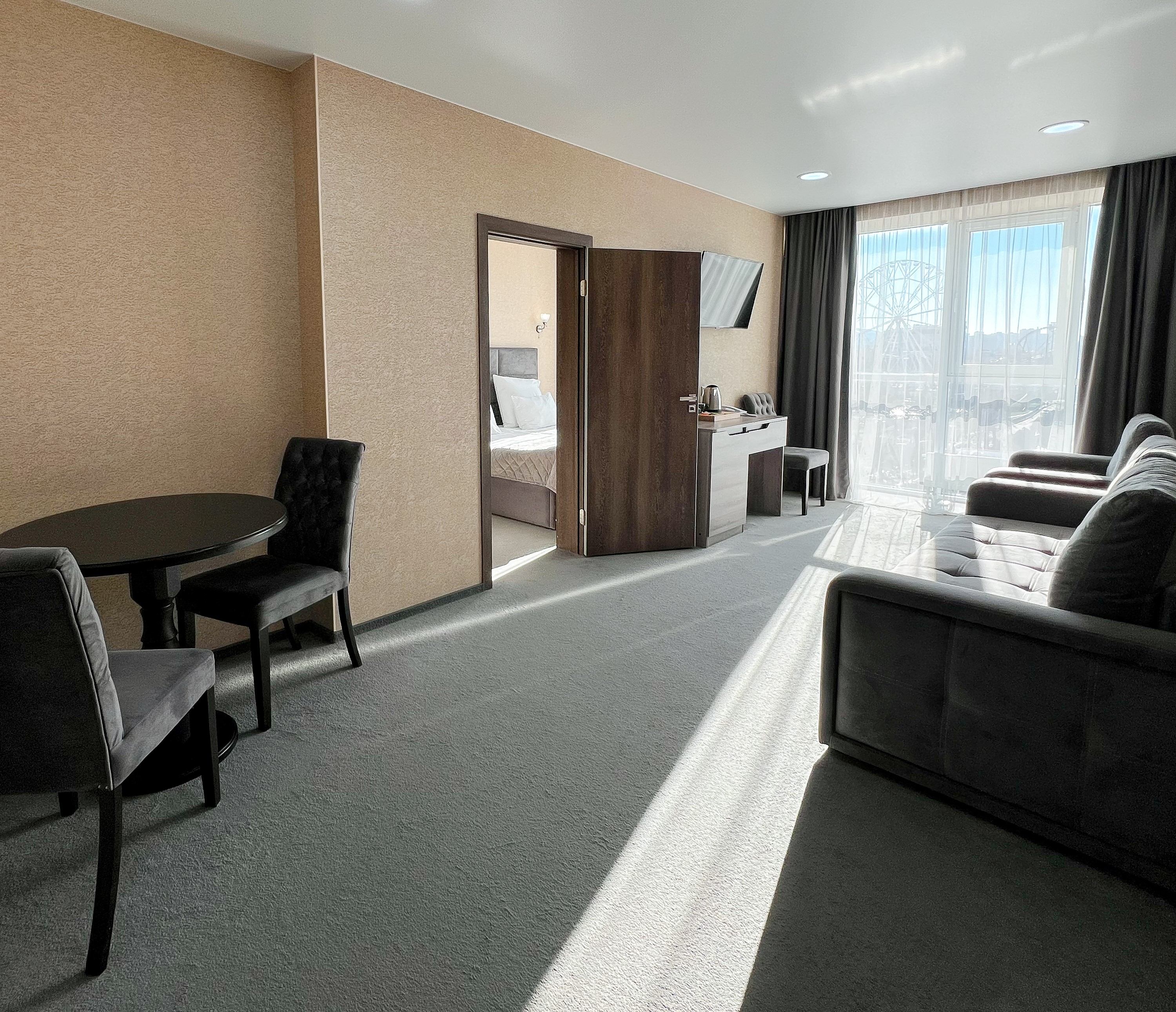 Посмотреть в галерее Suite 2-местный 2-комнатный