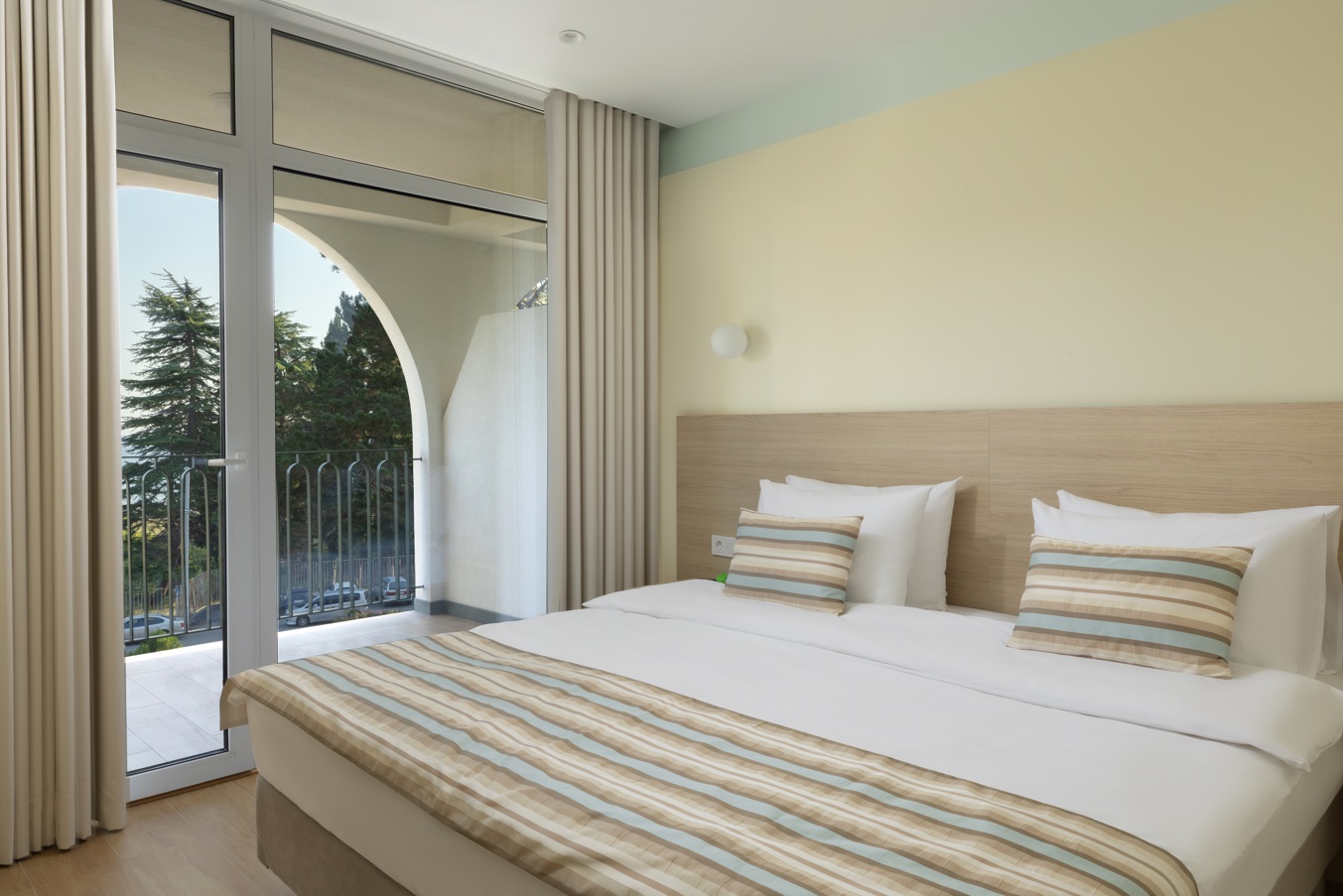 Люкс 2-местгный 2-комнатный с балконом