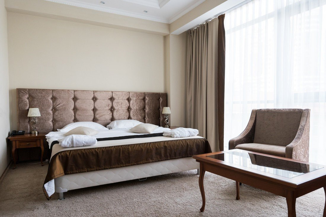 Полулюкс, Основной корпус