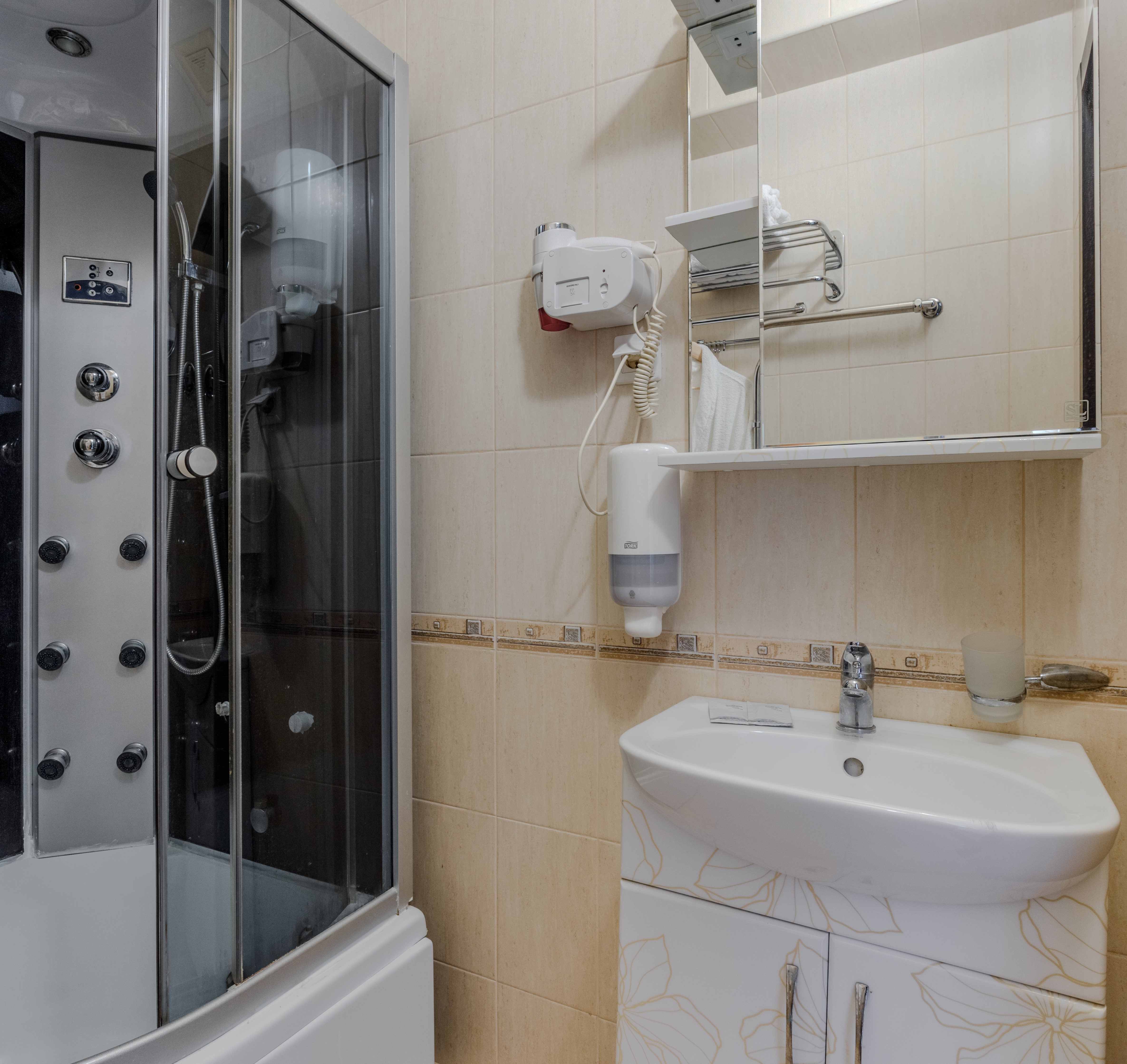 Посмотреть в галерее Люкс 2-местный 2-комнатный LUX 2-5 этаж