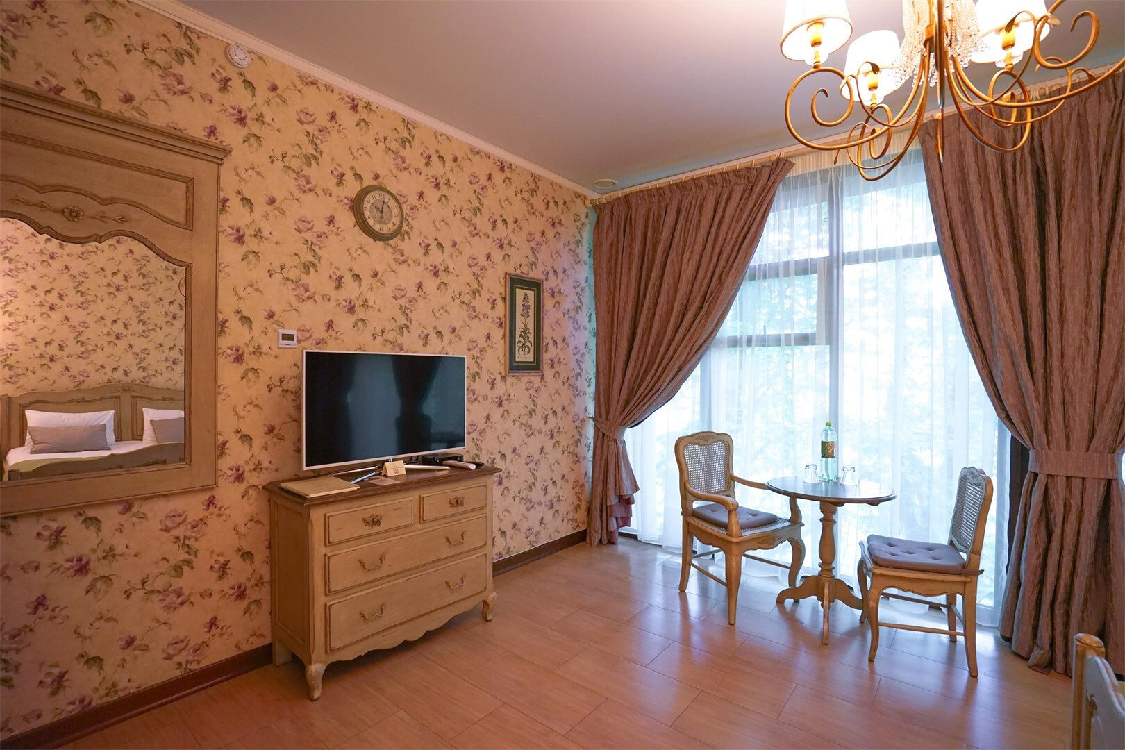 Standart Premium Violet, Main Building