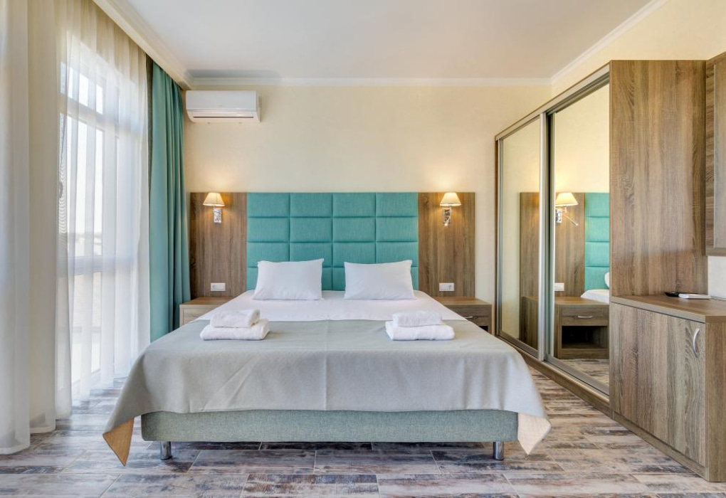 2-мест.(разм. в 3-мест.) станд. (вид на бассейн)