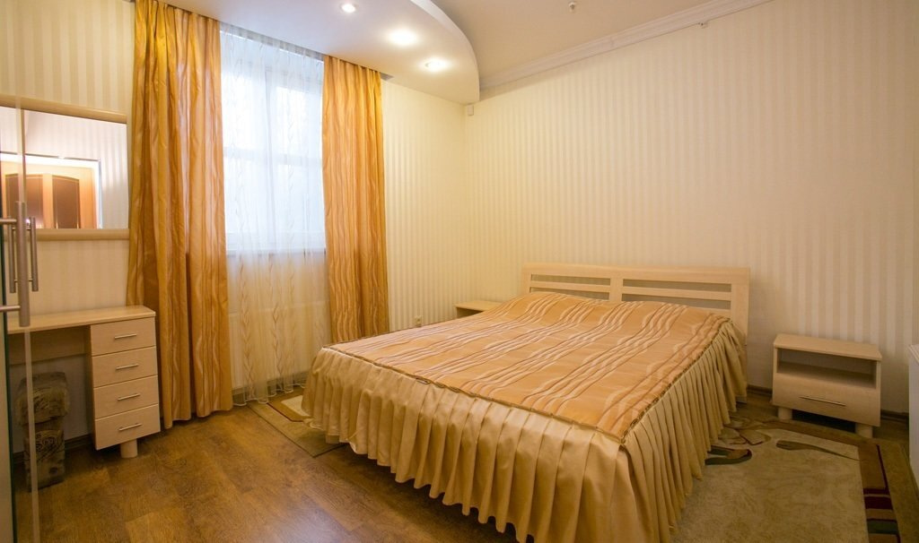 Посмотреть в галерее Люкс 2-комнатный, Главный корпус
