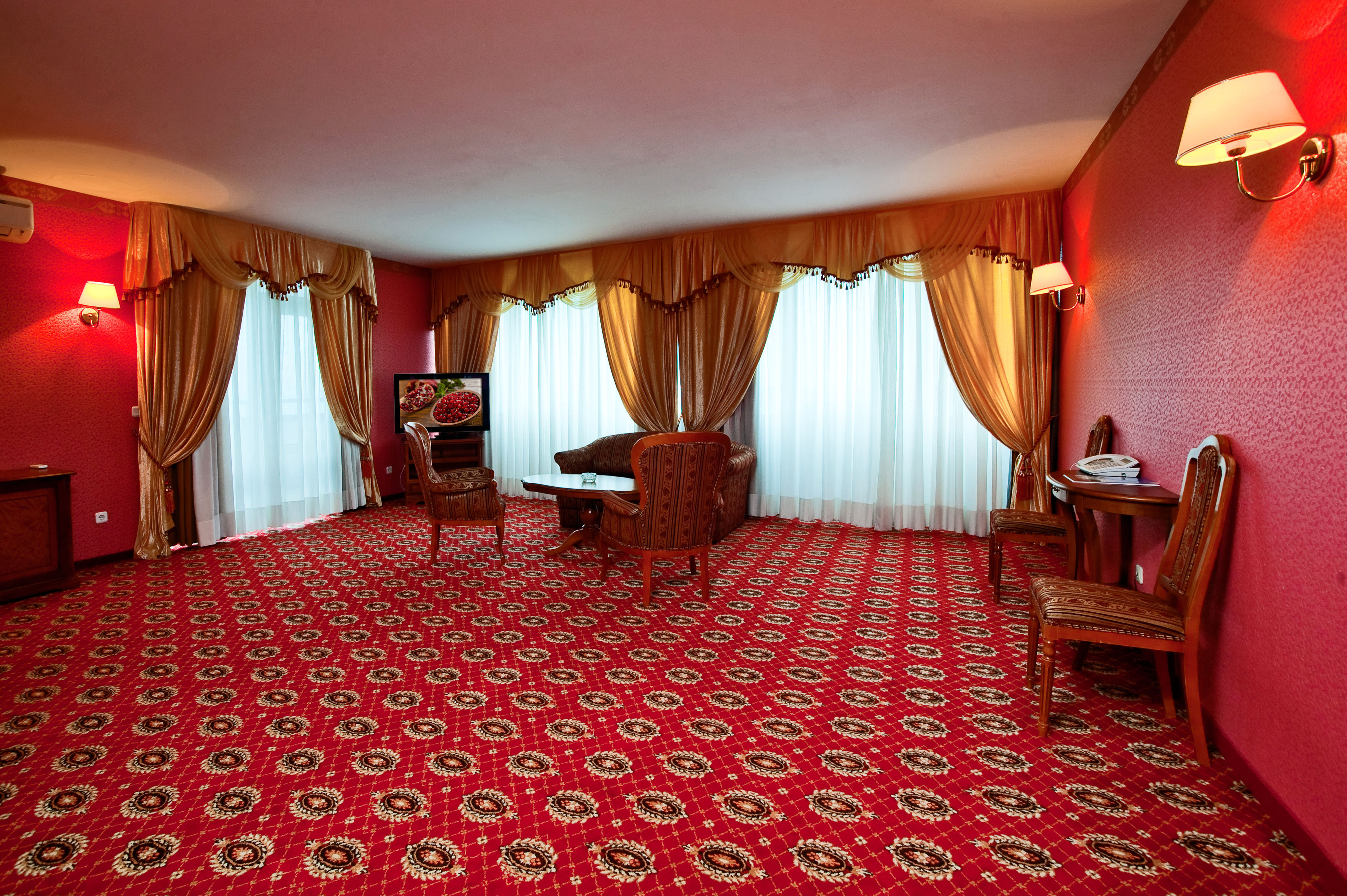 Посмотреть в галерее Люкс 2-местный 2-комнатный, корпус 2