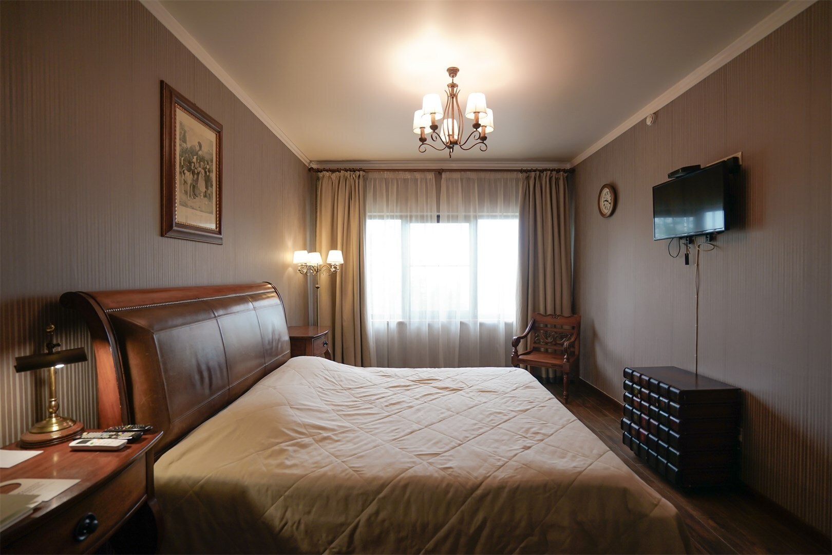 Standart Premium Business, Main Building