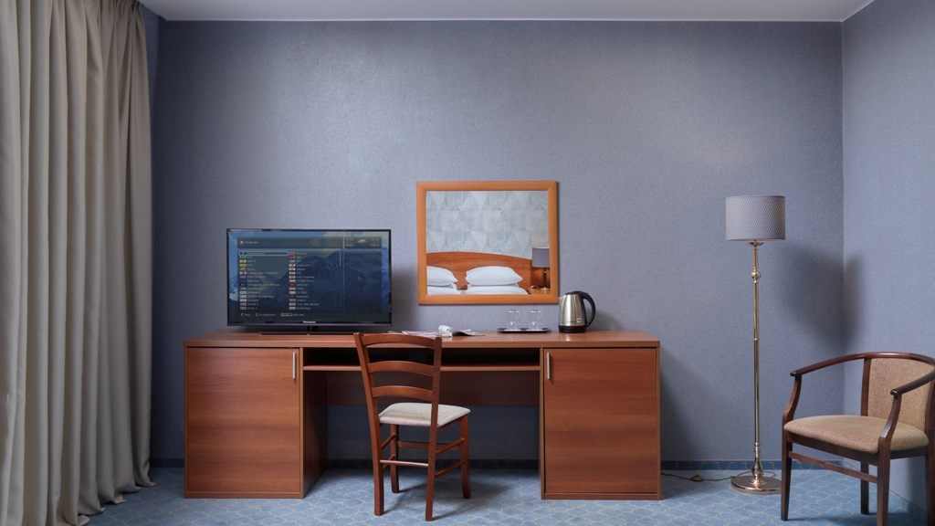Посмотреть в галерее Люкс 4 -мест. suite 2 room