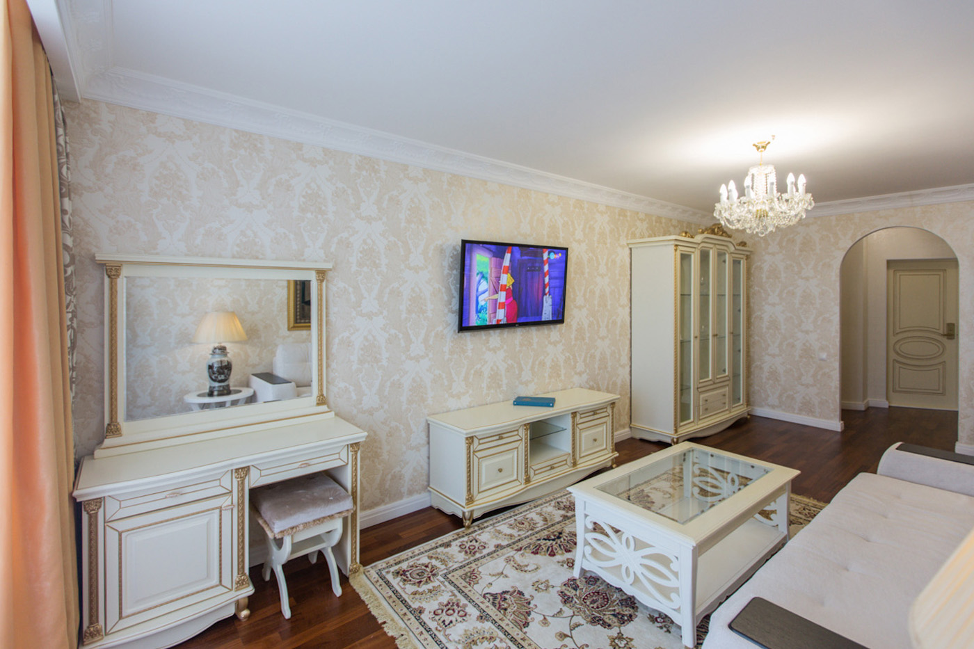 Посмотреть в галерее Люкс 2-местный 2-комнатный, корпус 2,3,4