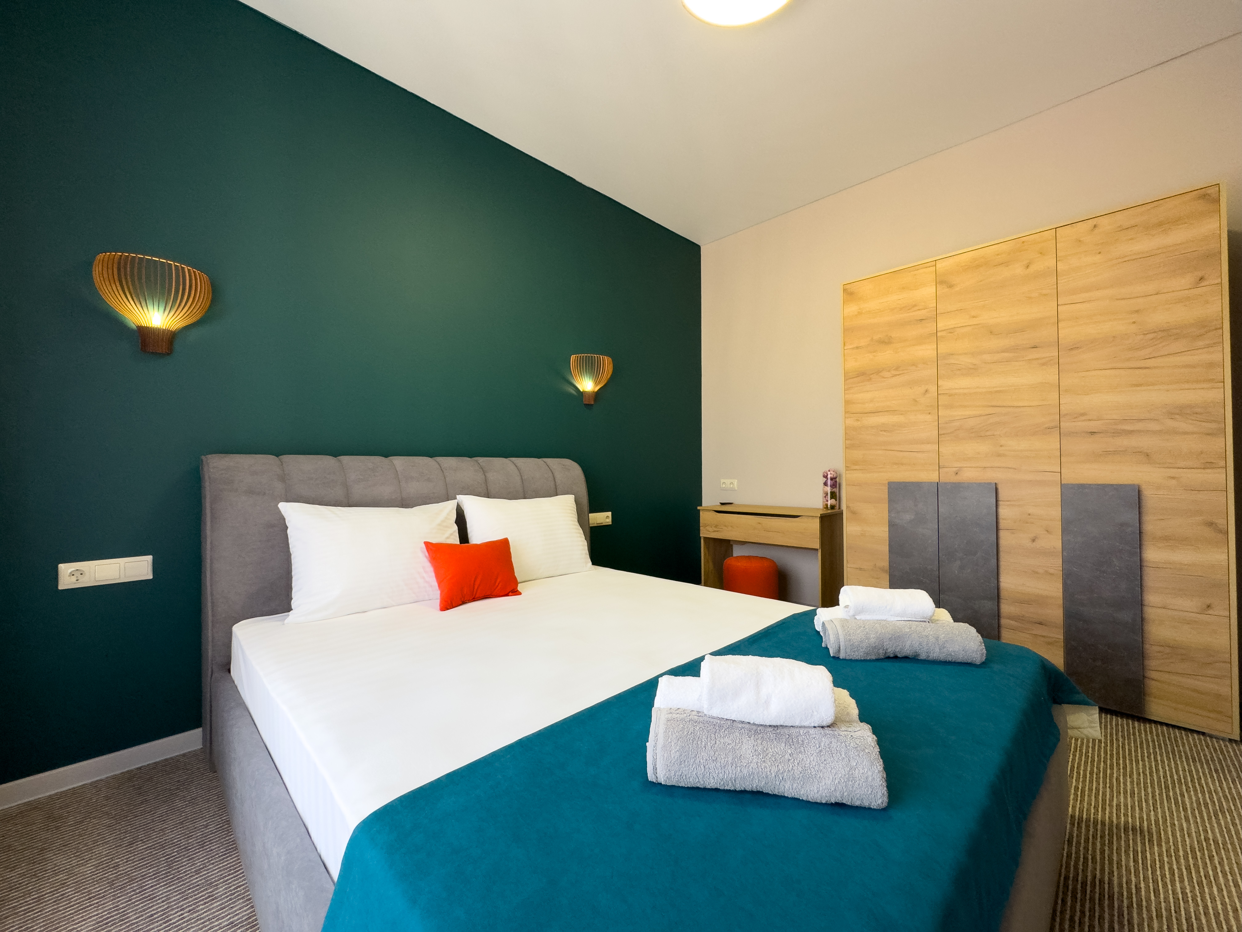 Люкс 2-местный 2-комнатный с балконом  корпус 2