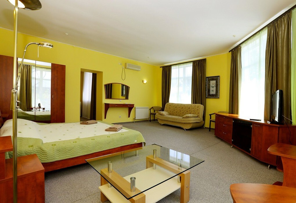 Полулюкс с балконом