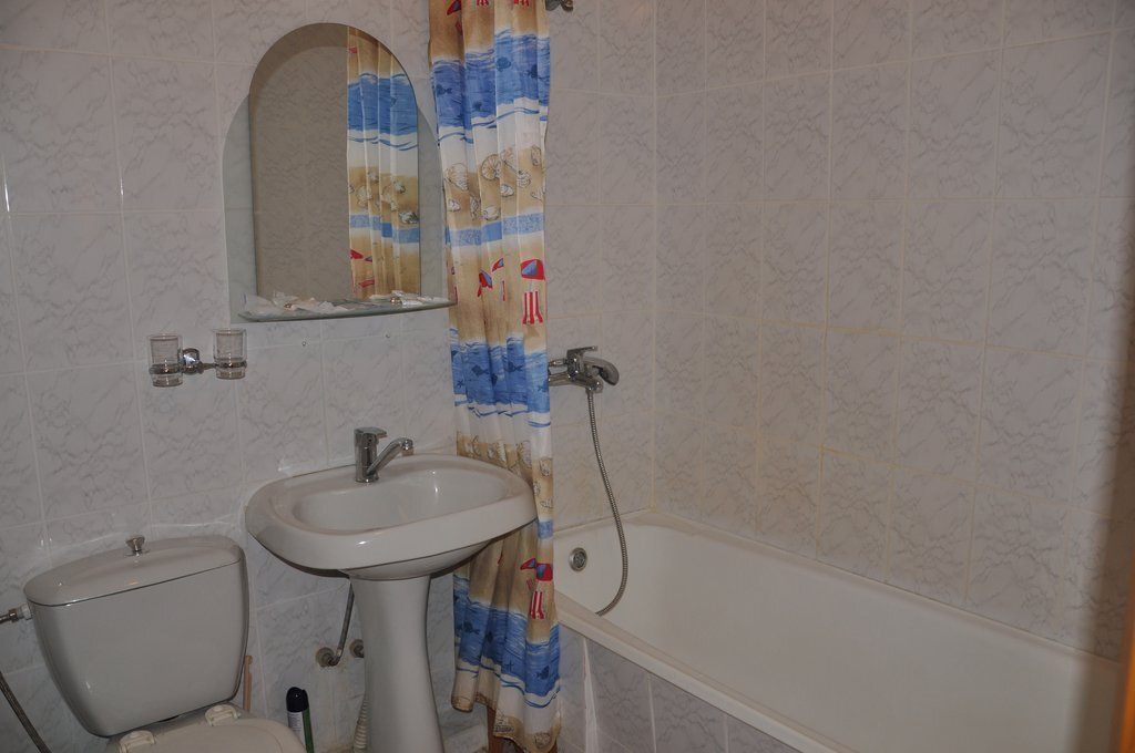 Посмотреть в галерее 2-комнатный двухместный номер первой категории Корпус №6