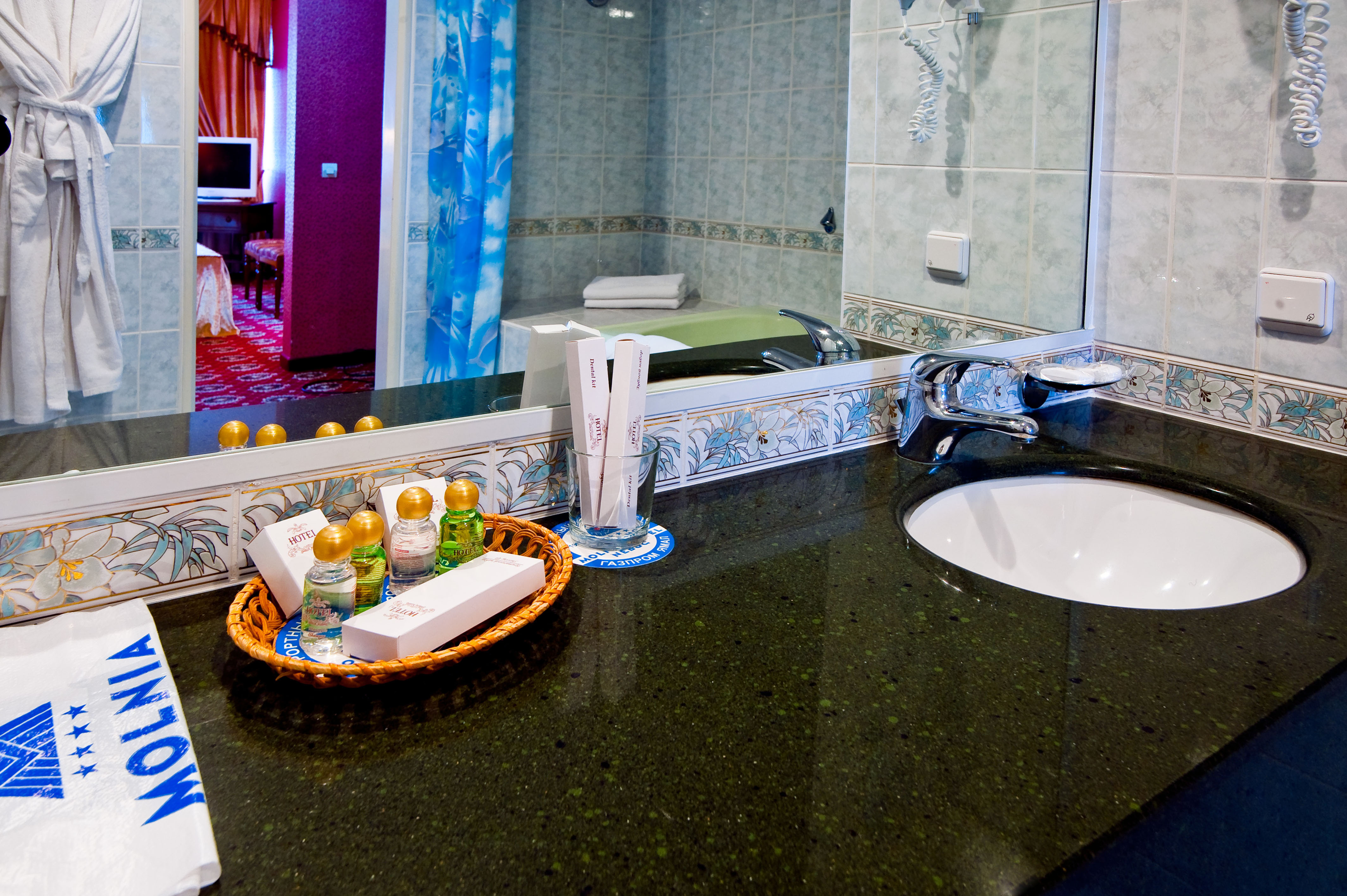 Посмотреть в галерее Люкс 2-местный 2-комнатный, корпус 2