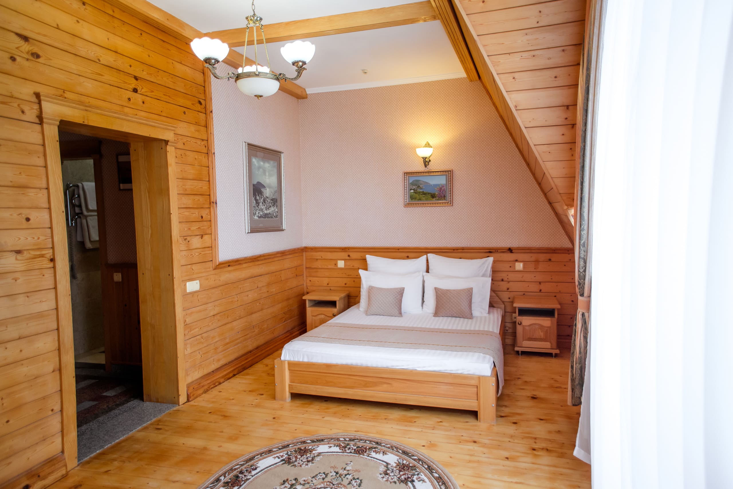 Стандартный 2-местный DOUBLE боковой вид на море и горы