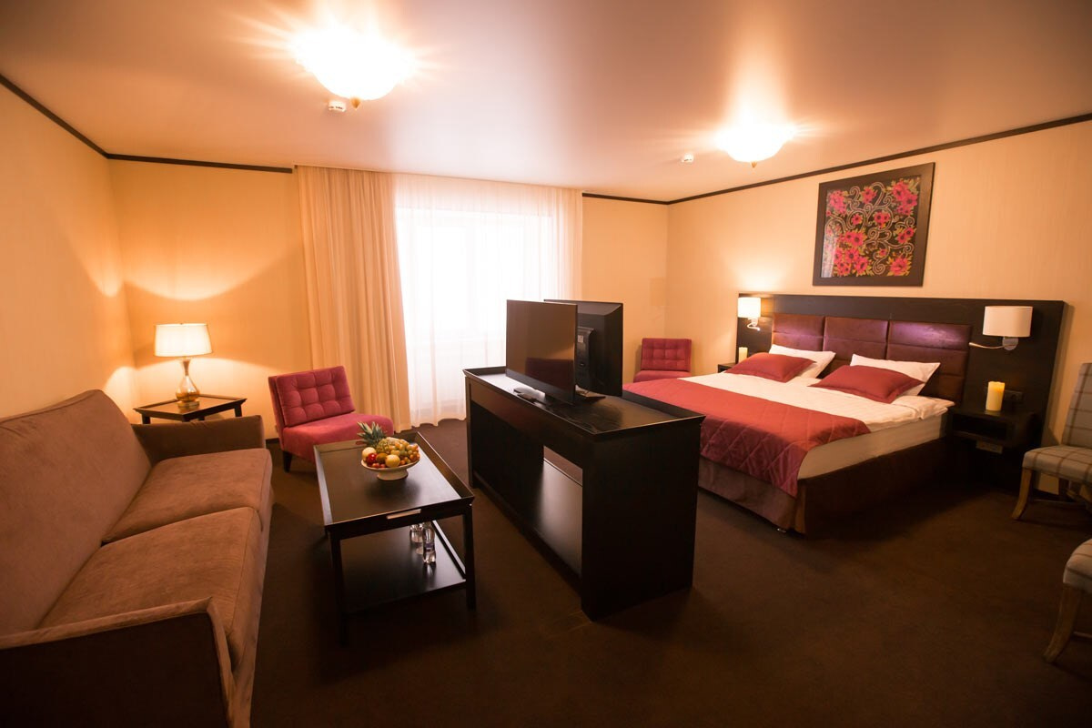 Джуниор Сюит