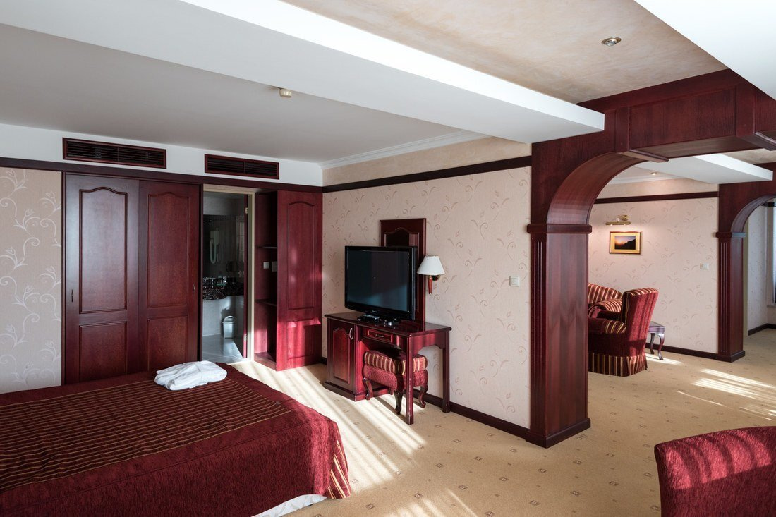 Люкс Бизнес, Бизнес корпус