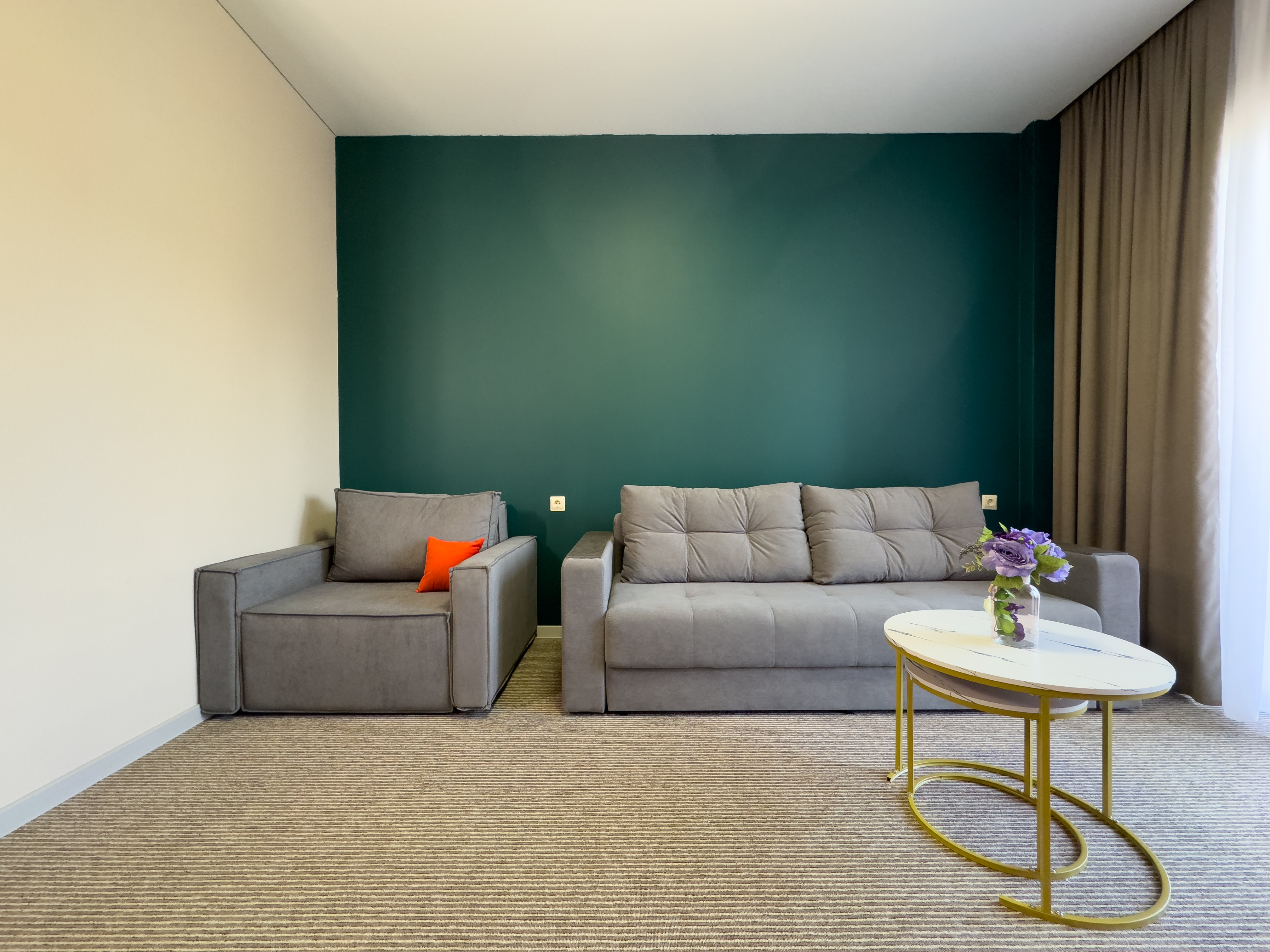 Люкс 2-местный 2-комнатный с балконом  корпус 2