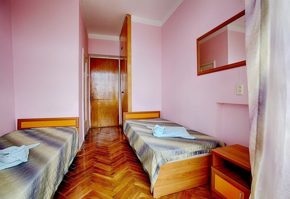 Эконом (душ на этаже) 