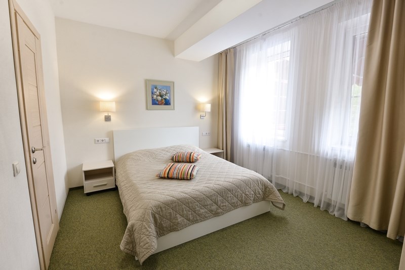 Люкс 2-местный 2-комнатный (№110,201-204,206,216,217,302,305,306,310)