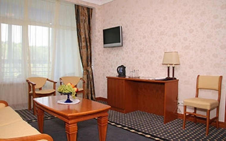 Посмотреть в галерее Люкс W, Главный корпус