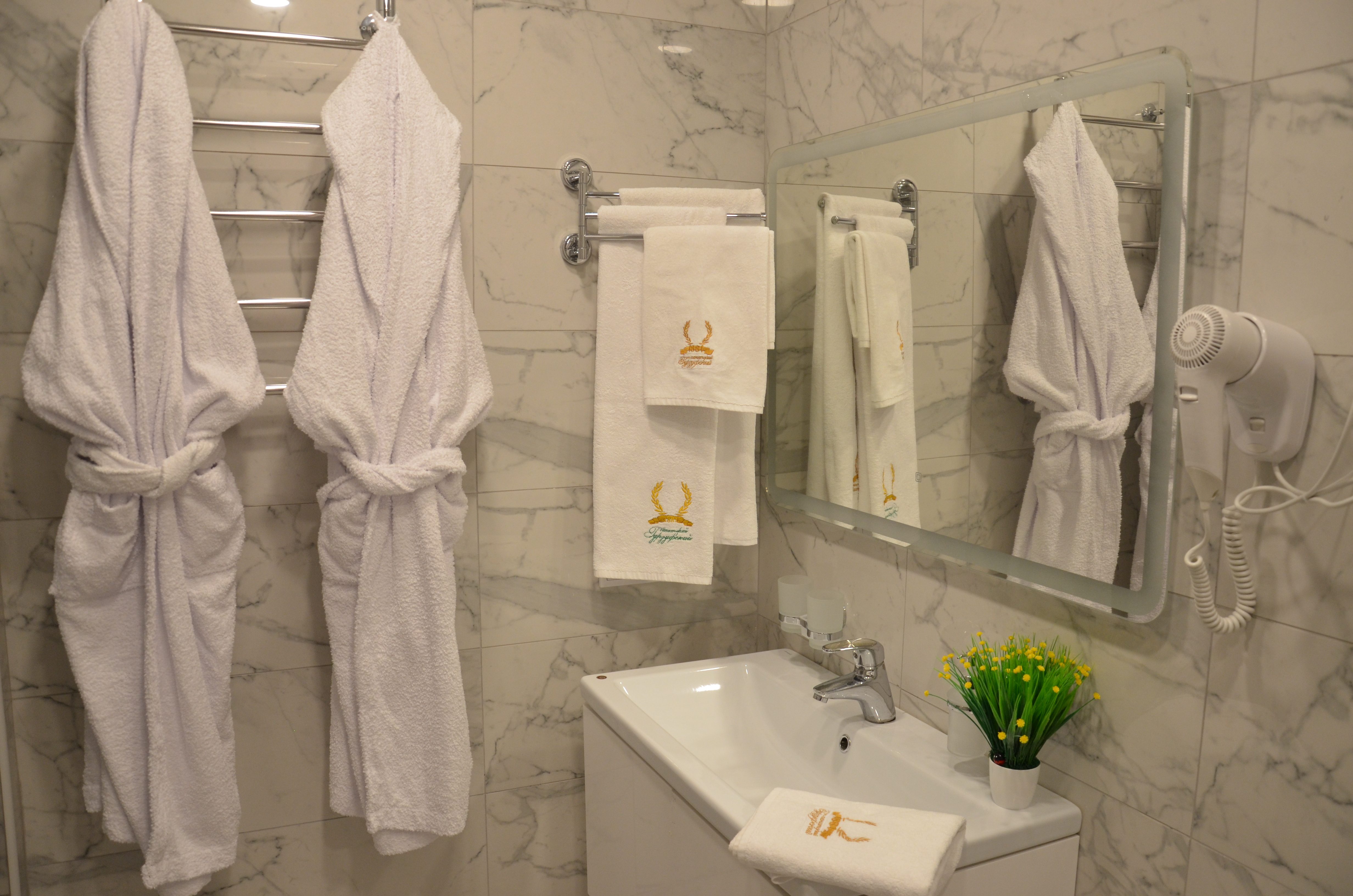 Люкс Стандарт 2-местный 2-комнатный корпус Бриз