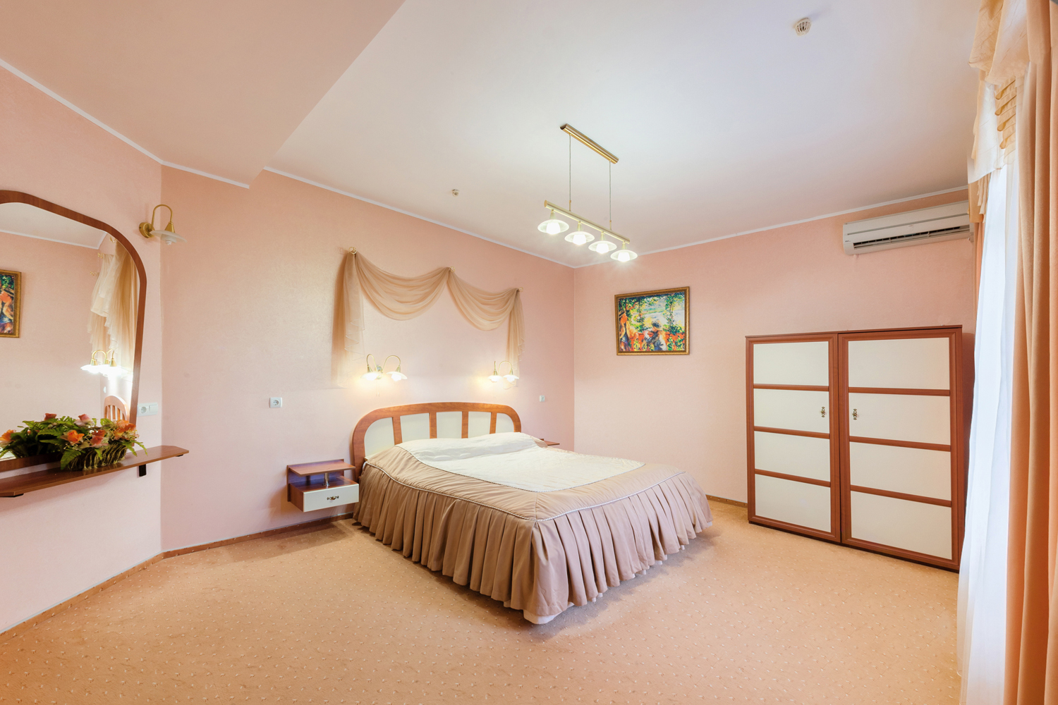 Посмотреть в галерее LUXE 2-местный,2-комнатный (412,413)