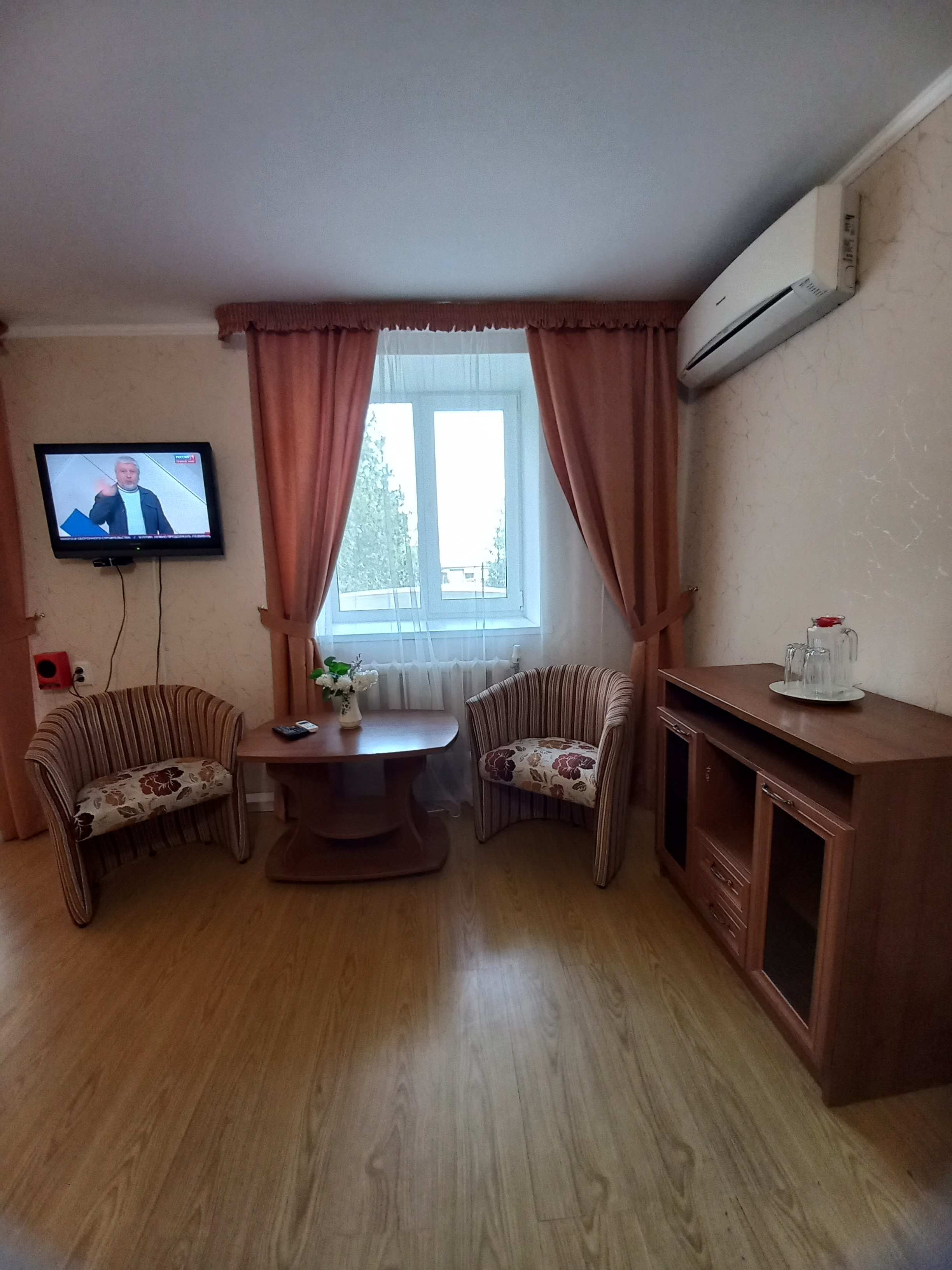 Посмотреть в галерее Люкс 1 категория 2-местный 2-комнатный корпус 1