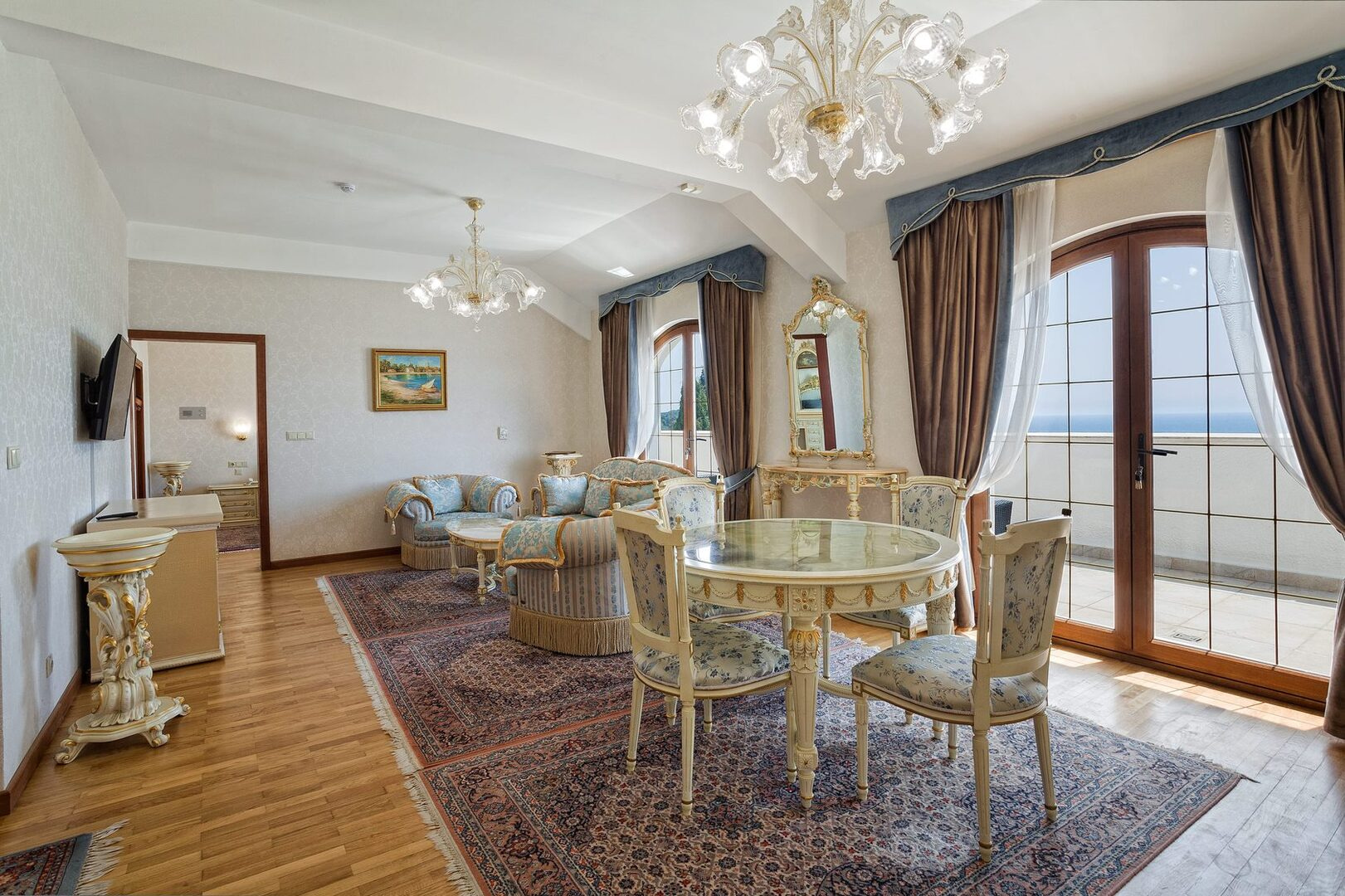 Посмотреть в галерее Сьют VIP