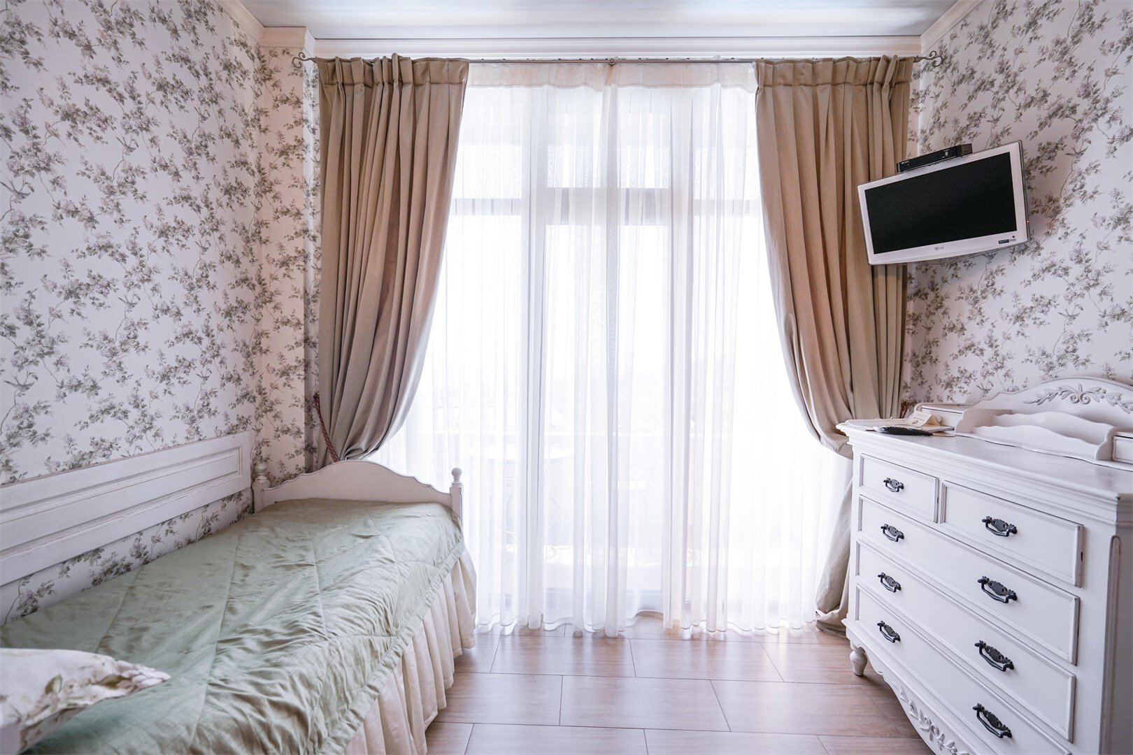 Standart Classic, Villa