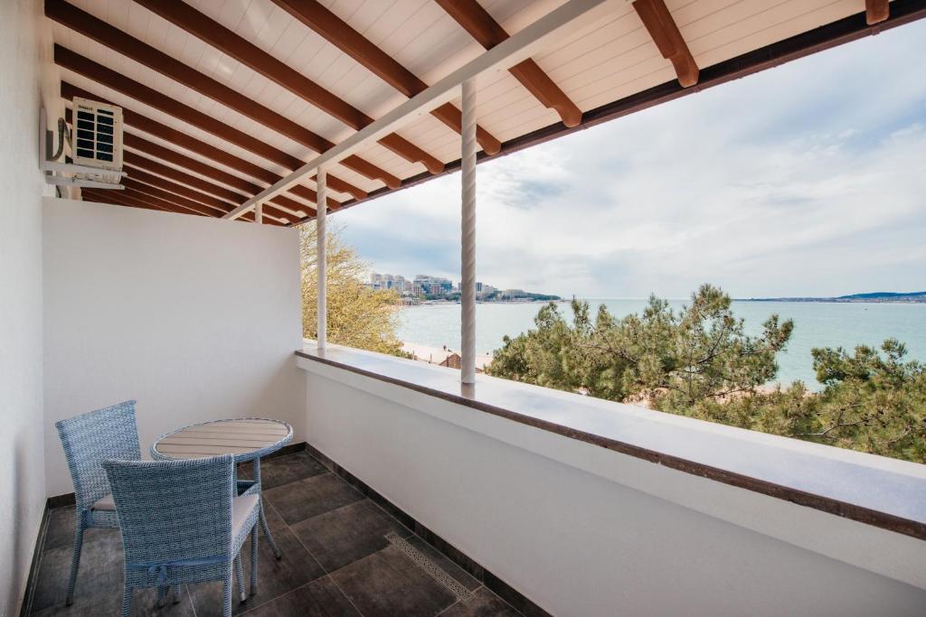 Стандарт 2-местный с балконом и видом на море