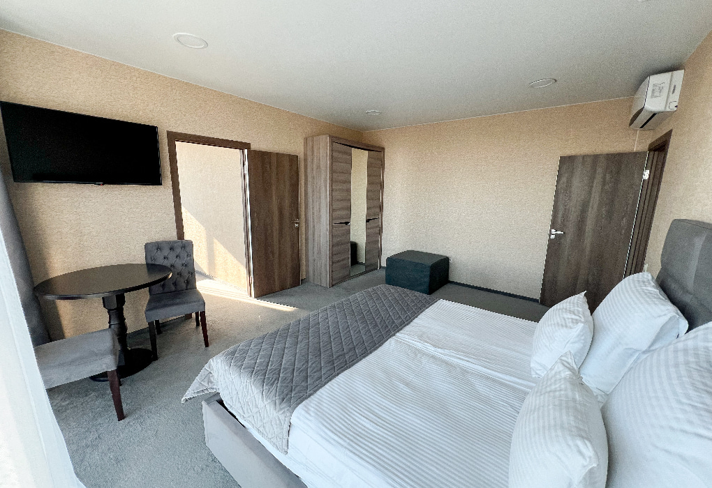Посмотреть в галерее 2-мест.(разм. в 4-мест.) 3-комн. Family room