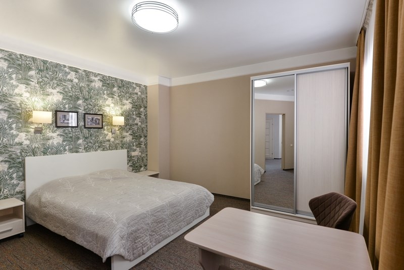 Люкс 2-местный 2-комнатный (№110,201-204,206,216,217,302,305,306,310)