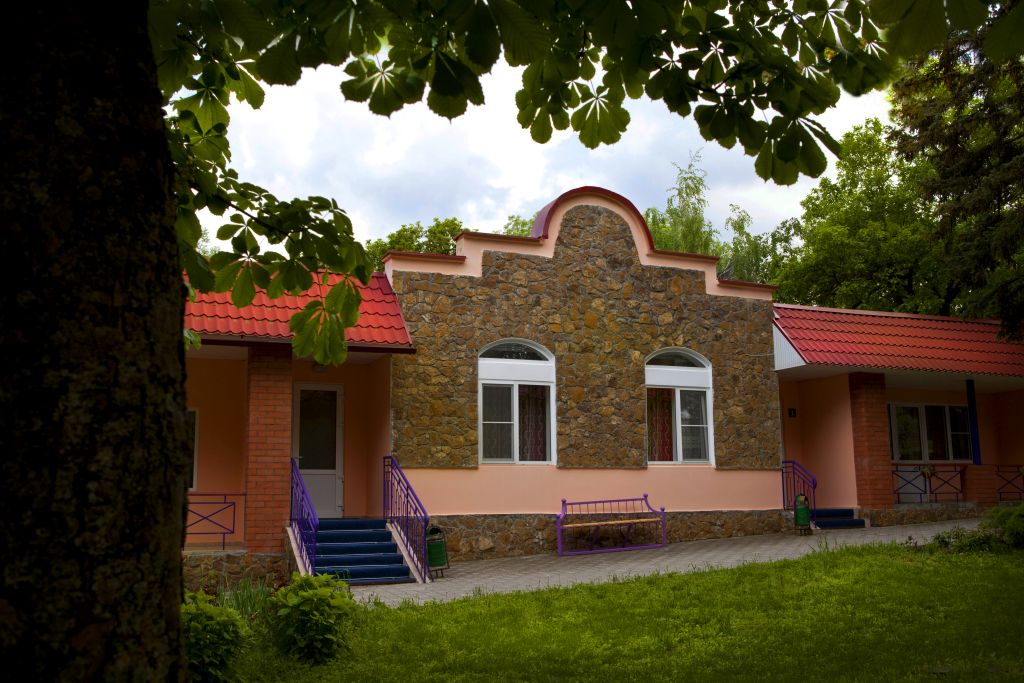 Посмотреть в галерее Коттедж Люкс 2-комнатный (коттедж)