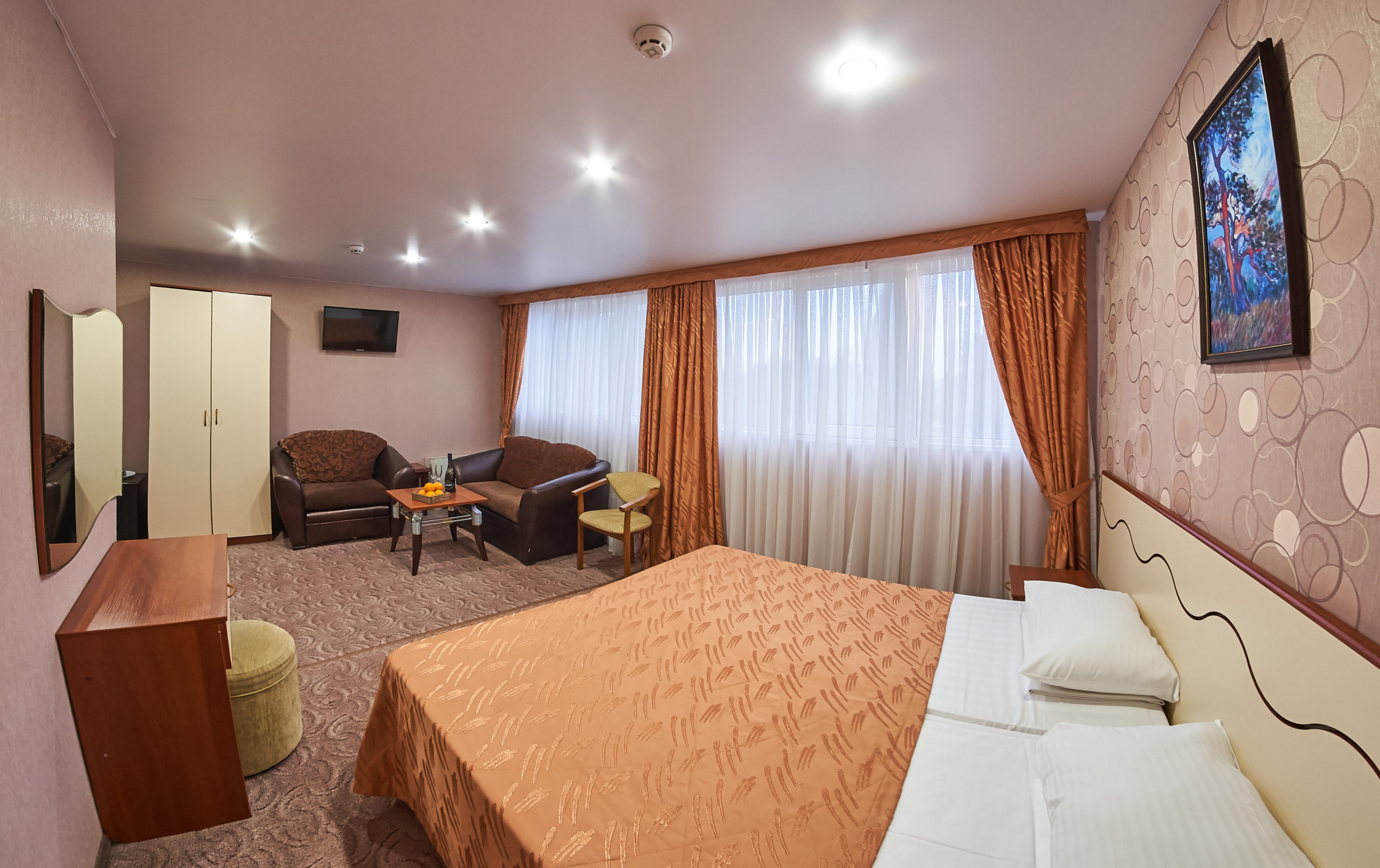 1 категория 2- местный с  одной двуспальной кроватью или двумя раздельными кроватями 1- 4 этаж