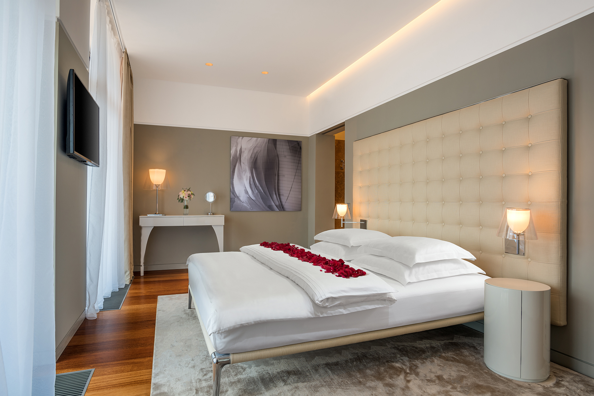 Посмотреть в галерее Suite Royal 6-местный 4-комнатный