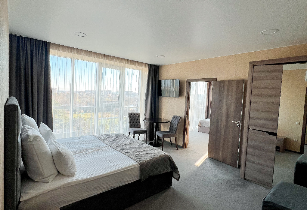 Посмотреть в галерее 2-мест.(разм. в 4-мест.) 3-комн. Family room