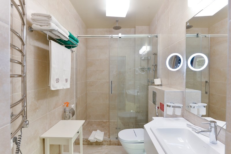 Люкс 2-местный 2-комнатный (№110,201-204,206,216,217,302,305,306,310)