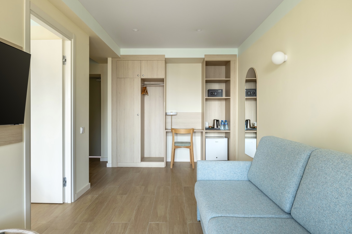 Люкс 2-местгный 2-комнатный с балконом