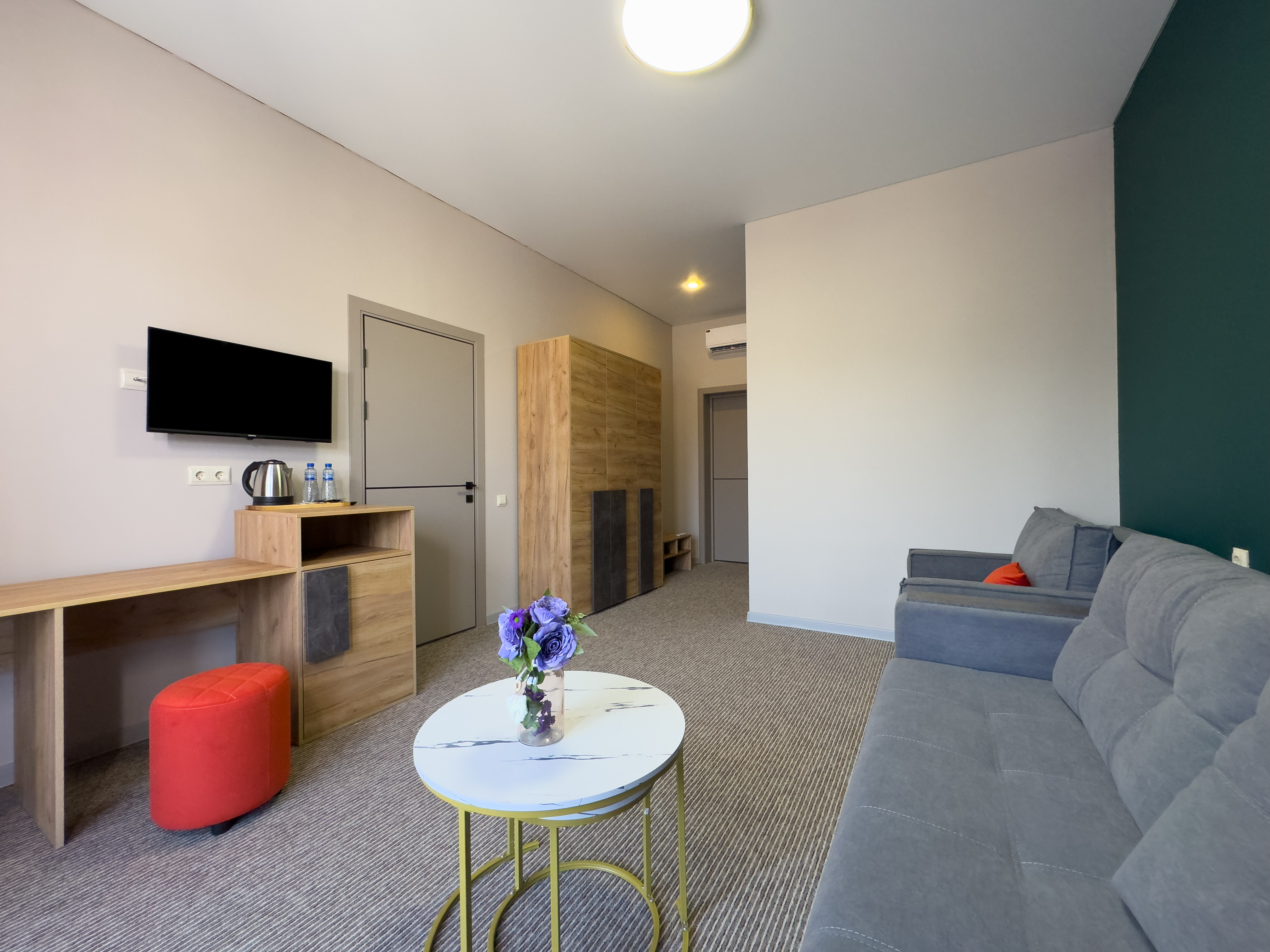 Люкс 2-местный 2-комнатный с балконом  корпус 2