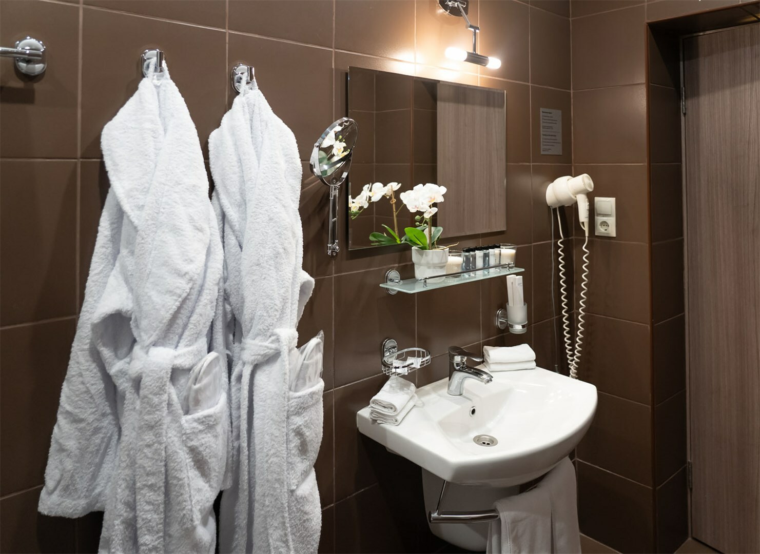 Полулюкс 2-мест.2-комн.улучшенный. главный корпус