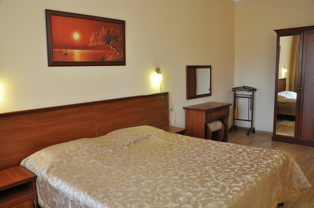 Посмотреть в галерее 2-комнатный двухместный номер первой категории Корпус №6