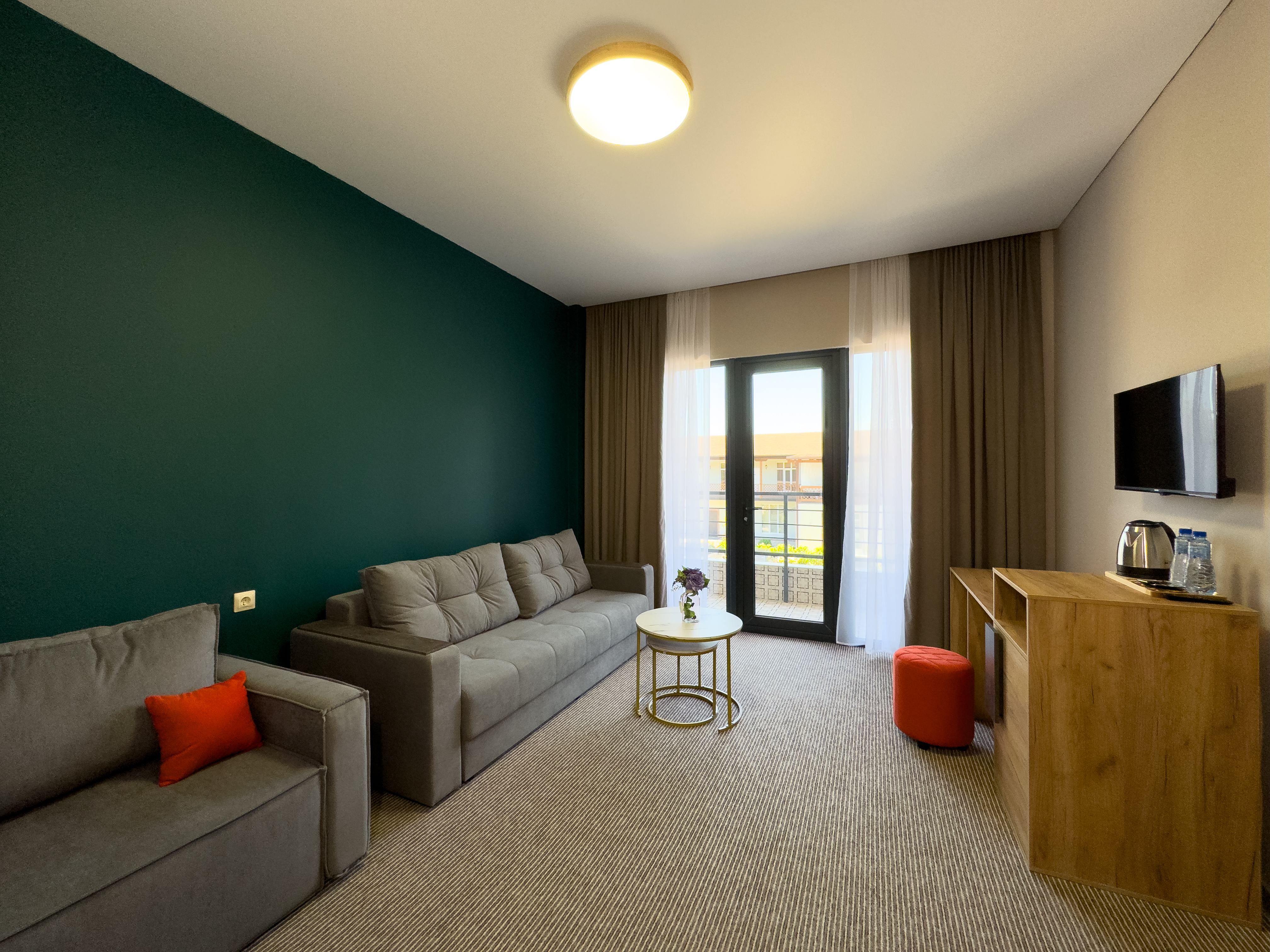 Люкс 2-местный 2-комнатный с балконом  корпус 2