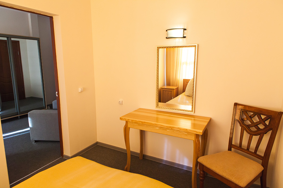 Семейный 3-местный 2-комнатный с лоджией №36,37