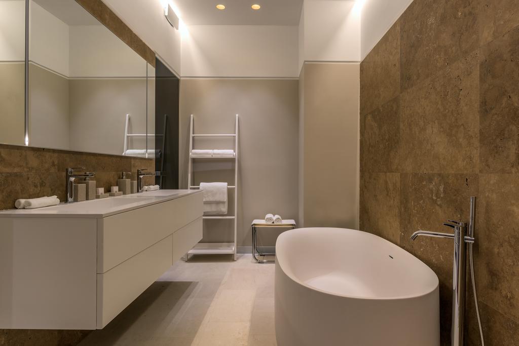Посмотреть в галерее Suite Royal Garden 4-местный 3-комнатный