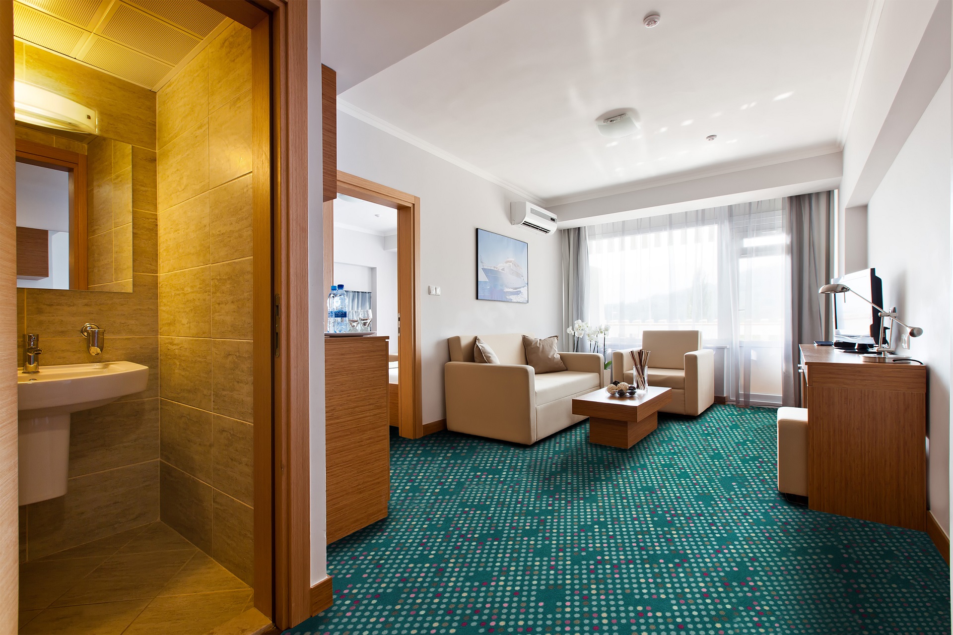 Стандартный 3-местный 2-комнатный с двуспальной кроватью и диваном