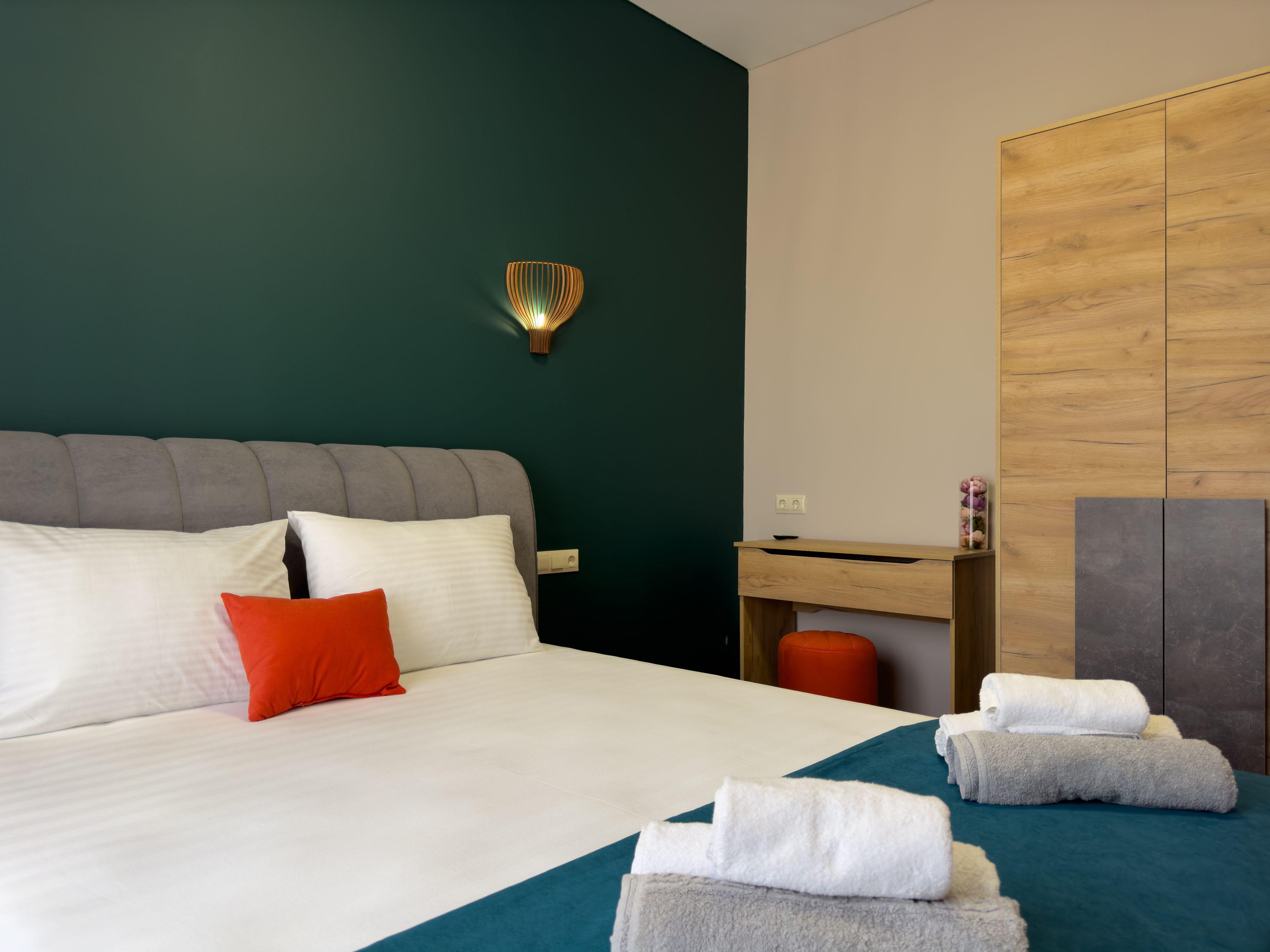 Люкс 2-местный 2-комнатный с балконом  корпус 2