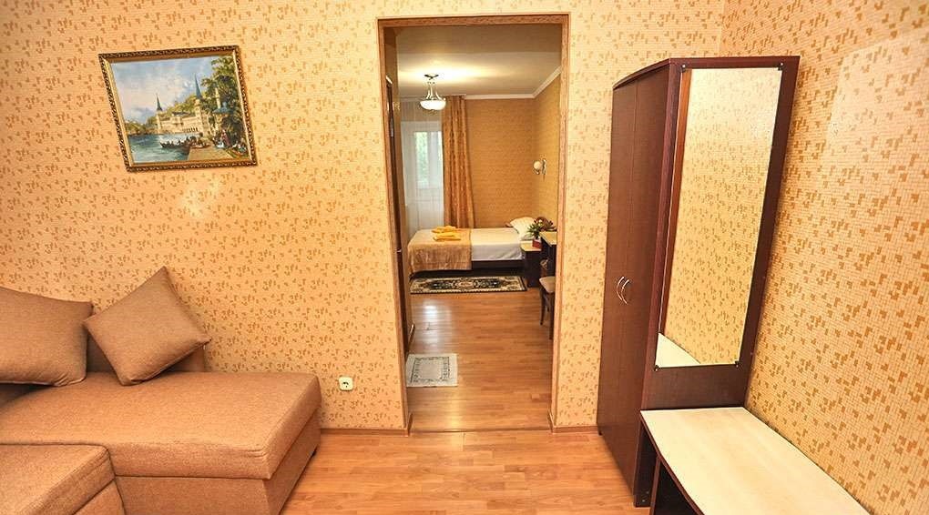 Посмотреть в галерее Люкс 4-местный 2-комнатный