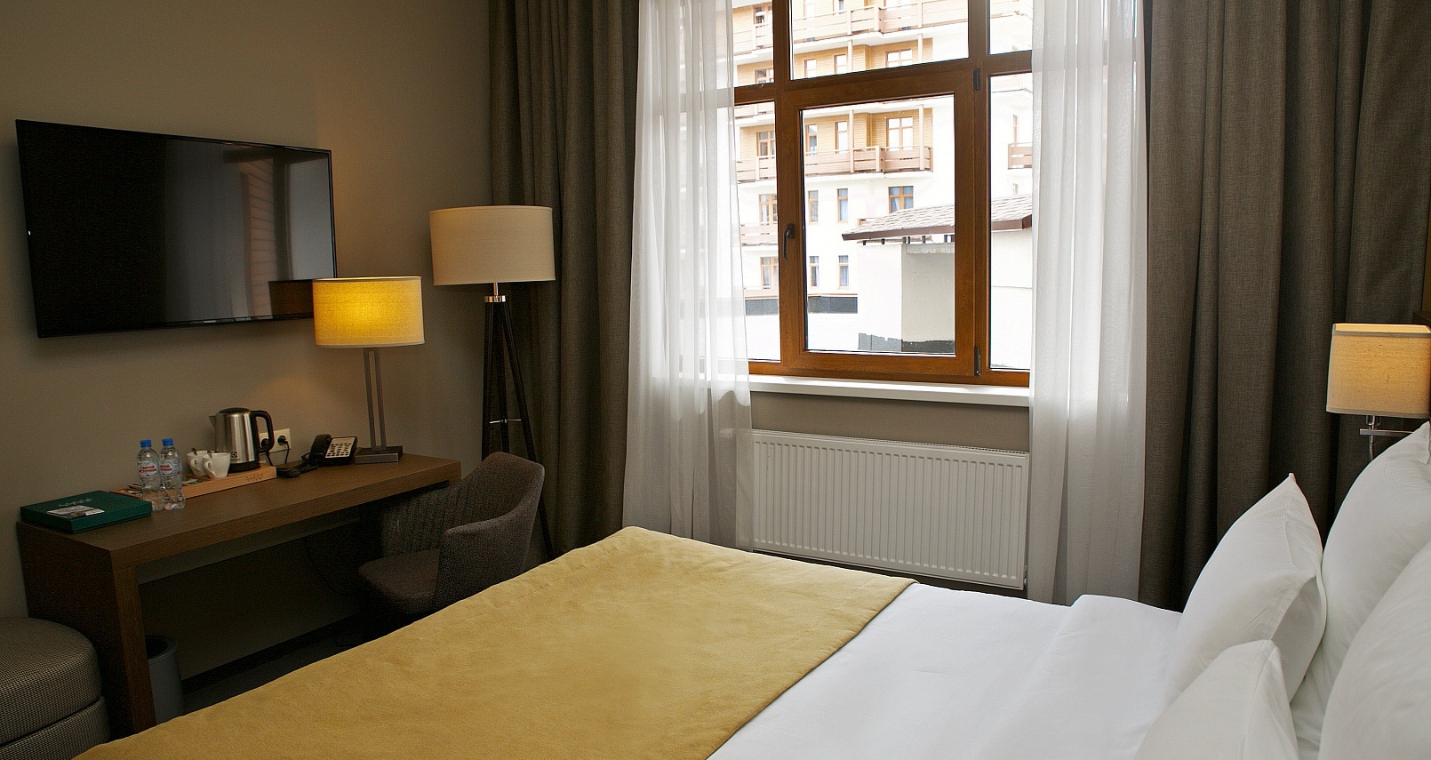 Посмотреть в галерее Junior Suite, вид на Олимпийскую деревню (2 этаж)